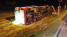 Za Jehnicemi na Brněnsku se převrátil autobus noční linky. Za Jehnicemi na Brněnsku se převrátil autobus noční linky.