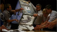 Tam, kde nestály ped volebními místnostmi dlouhé fronty voli, komisai v 19