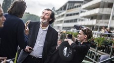 Bolek Polívka při natáčení na pardubickém závodišti. Bolek Polívka při natáčení na pardubickém závodišti.