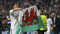 JÁ JSEM Z WALESU. Útoník Gareth Bale z Realu Madrid se po vítzném finále Ligy...