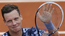 Tomá Berdych slaví postup do druhého kola Roland Garros.