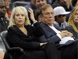 Donald Sterling s manelkou Shelly sleduj zpas basketbalovho klubu Los