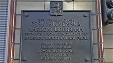 Pamtní deska na budov Bartolomjská 10.