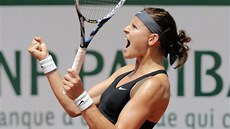 JE TO TAM. eská tenistka Lucie afáová slaví postup do osmifinále Roland