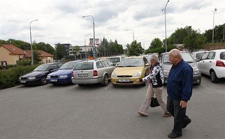 Parkovit u nemocnice v Tebíi je tém neustále plné. idii ale budou muset...