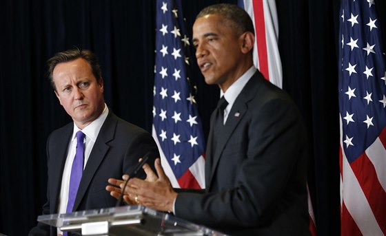 Americký prezident Barack Obama a britský premiér David Cameron na schzce G7 v...