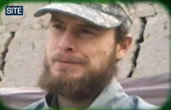 Bowe Bergdahl na snímku z videa, který Taliban zveejnil v roce 2013. Zajatý...