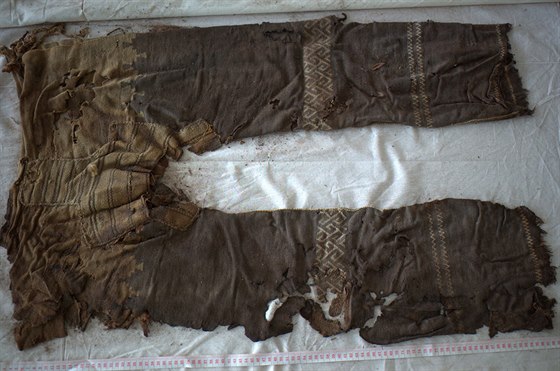 Vdci nali nejstarí vlnné kalhoty na svt, uili je ped 3 200 lety.