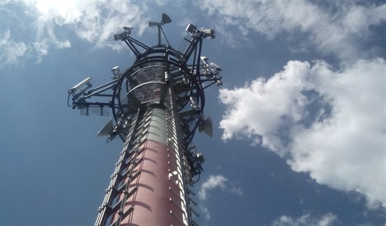 Telekomunikaní v na rozhledn Hrubý Jeseník na Nymbursku