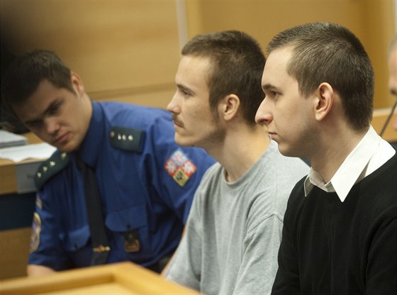 Maro Straák (vlevo) a David imoník za vradu seniora dnes znovu dostali 25 a 21 let vzení.