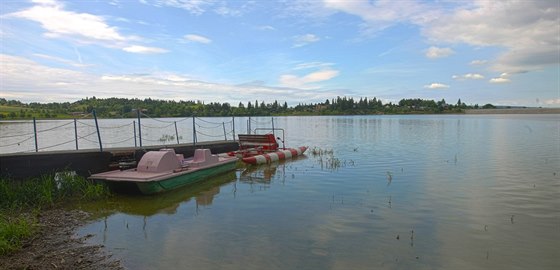 Po nkolikaleté pestávce je Plumlovská pehrada opt naputná a tamní voda je...