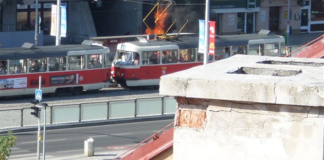 Hoící auto na Hradanské