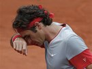 HLAVA DOLE. Roger Federer v osmifinle Roland Garros. 