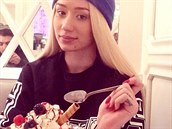 To rapperka Iggy Azalea vsadila na klasiku: vyfotila se se zmrzlinovm pohrech...