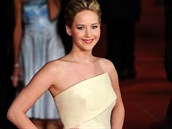 Jennifer Lawrence se asto oblk do haute couture kreac mdnho domu Dior....