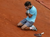 ZASE ON. Rafael Nadal u podevt vyhrl francouzsk grandslam Roland Garros. 