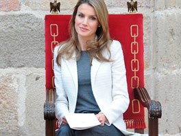 panlsk princezna Letizia v klasicky formlnm outfitu