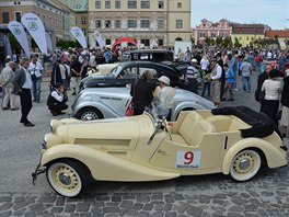 Na slavnostní zahájení Oldtimer Bohemia Rally pilo snad více lidí ne k...