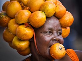 POMERANE NA HLAV. Stoupenkyn keského opoziního lídra Raila Odingu vítá...