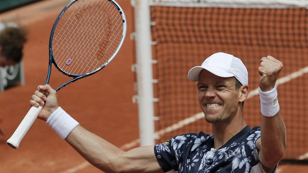 esk tenista Tom Berdych postoupil do tvrtfinle Roland Garros.