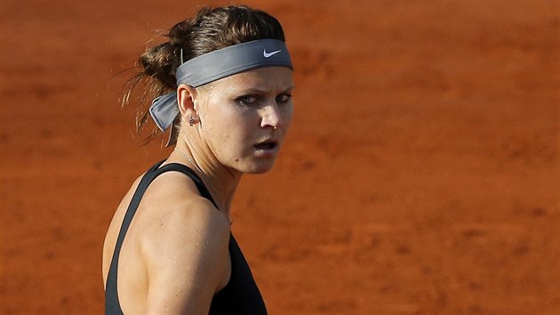 NEDA SE. esk tenistka Lucie afov se netv naden v utkn 4. kola Roland Garros.