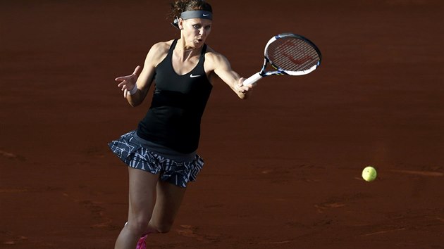 BUM! esk tenistka Lucie afov se ve 4. kole Roland Garros proti Kuzncovov snaila, ale Ruska postoupila dl.