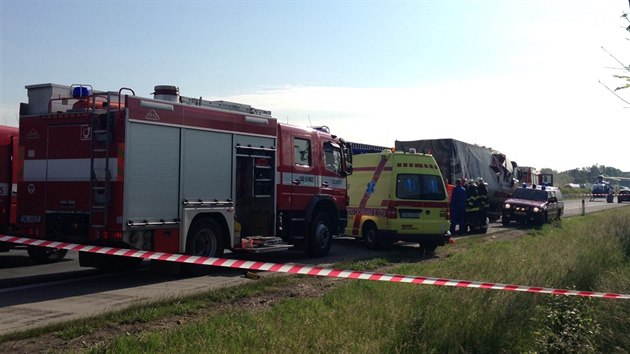 Nehoda t kamion zablokovala na osmm kilometru dlnici D11 smrem na Hradec Krlov (3.6.2014)