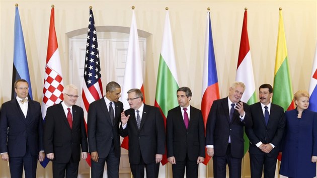 Americk prezident Barack Obama debatoval ve Varav s prezidenty stt NATO ze stedn a vchodn Evropy (3. ervna 2014)