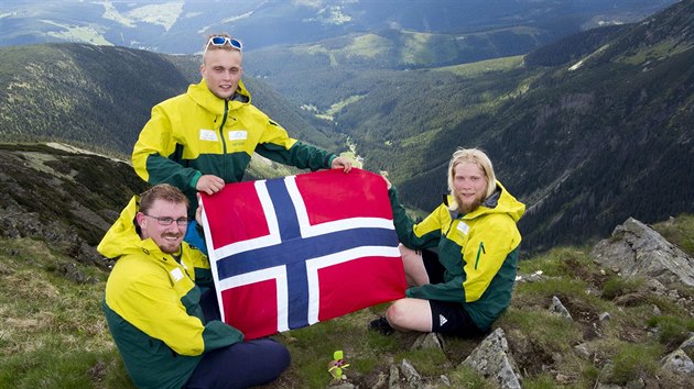 Trojice norských student podporuje koláky v Africe tak, e zdolává nejvyí...