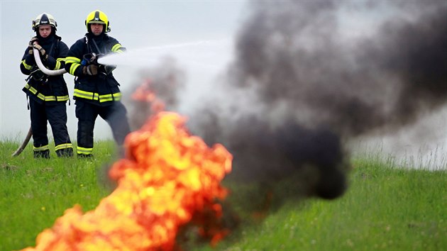 Bezmla 180 hasi, zchran a dalch len jednotek integrovanho zchrannho systmu zkouelo ve tvrtek 5. ervna ve Vykov, jak by zvldlo zsah pi pdu menho dopravnho letadla na vykovskm letiti.