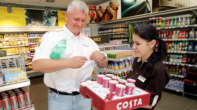 etzec supermarket Billa otevel na benzinov stanici Shell v Praze prvn non-stop mini market.