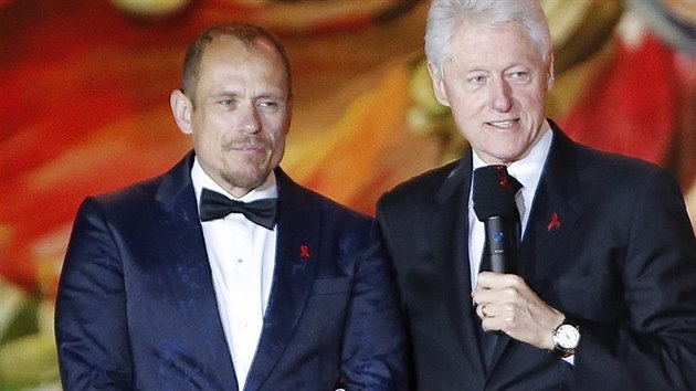 Bill Clinton a organiztor plesu Gery Keszler