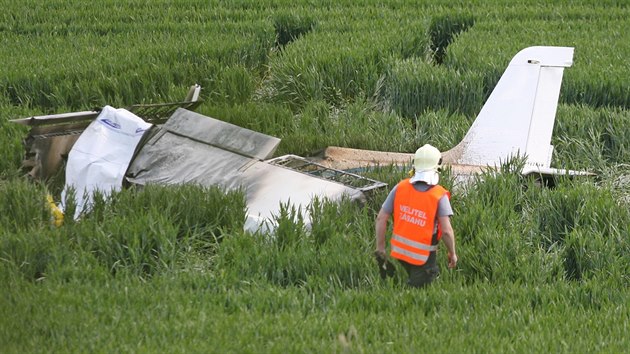 Na pole u Kianova se v ptek 6. ervna ztil ultralight, kter tahal do vzduchu vtro.