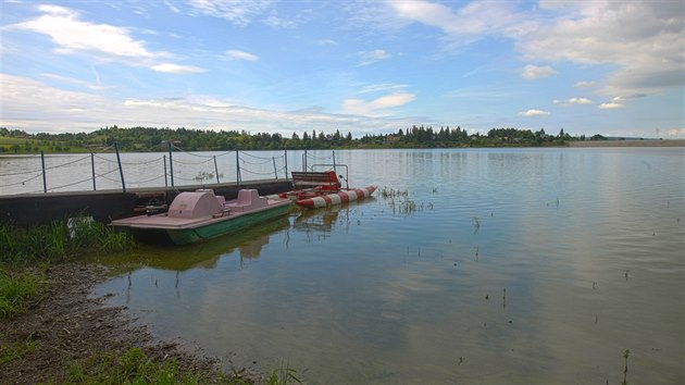 Po nkolikaleté pestávce je Plumlovská pehrada opt naputná a tamní voda je...