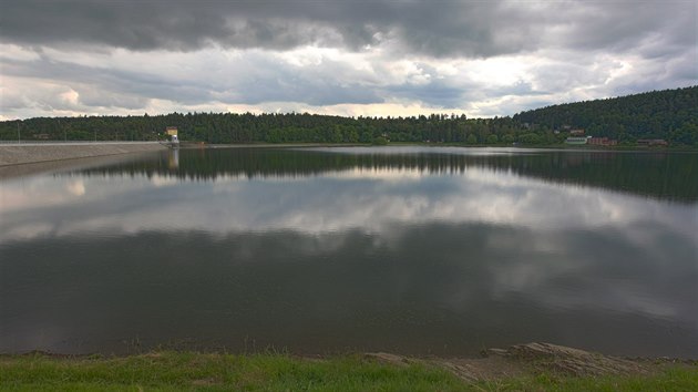 Po nkolikaleté pestávce je Plumlovská pehrada opt naputná a tamní voda je...