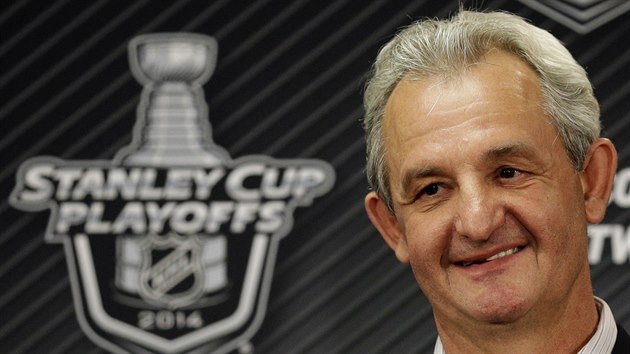 Darryl Sutter, trenr Los Angeles Kings, krtce po postupu svho tmu do finle Stanley Cupu.