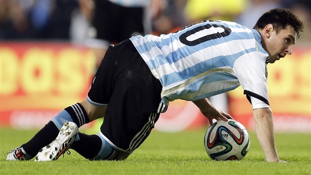 Argentinsk kapitn Lionel Messi bhem ppravnho utkn.