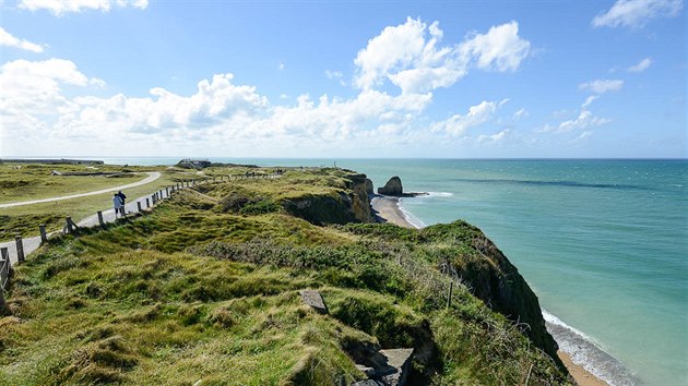 tesy u Pointe du Hoc jsou symbolem statenosti americkch pslunk Rangers, kte s pomoc ebk dobvali baterii na tomto perfektn chrnnm tesu.