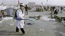Na jae 1989 se námstí v centru Pekingu stalo velkým studentským táborem a...
