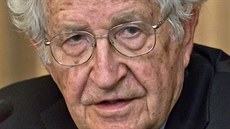 Noam Chomsky při své přednášce na pražské Akademii věd. (2. června 2014) Noam Chomsky při své přednášce na pražské Akademii věd. (2. června 2014)