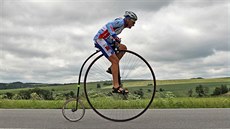 Josef Zimovčák při předloňské tour Na kole dětem. Tu letošní kvůli vážnému pádu... Josef Zimovčák při předloňské tour Na kole dětem. Tu letošní kvůli vážnému pádu...