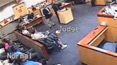 U soudu ve floridské Vieře se strhla bitka soudce a advokáta, kterou vyvolal... U soudu ve floridské Vieře se strhla bitka soudce a advokáta, kterou vyvolal...