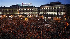 Na hlavním madridském námstí Puerta del Sol se v pondlí veer selo pes 30...