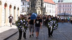 Skupina fanouk fotbalové Sigmy Olomouc uspoádala symbolický poheb a to...