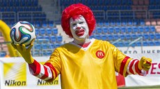 McDonald´s Cup je ve finále. Nechybí u toho ani maskot. McDonald´s Cup je ve finále. Nechybí u toho ani maskot.