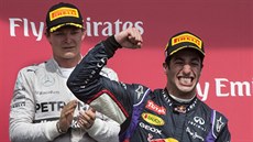 Daniel Ricciardo oslavuje na stupních vítz triumf ve Velké cen Kanady.