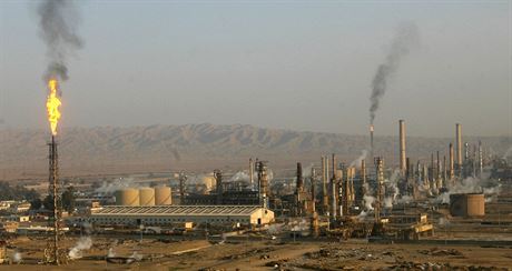 Ropná rafinerie v iráckém Bajdí. Archivní snímek.