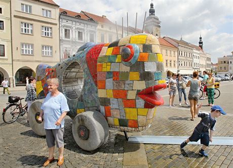 Pestrobarevná ryba Alexandry Kolákové osví v parných dnech, protoe trysky...