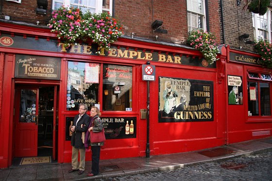 Nejslavnjí ást Dublinu  ulika plná bar, kde zaínala spousta irských...