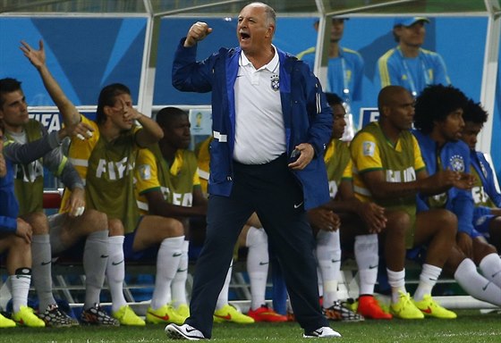 Brazilský trenér Luiz Felipe Scolari se raduje bhem utkání proti Chorvatsku.